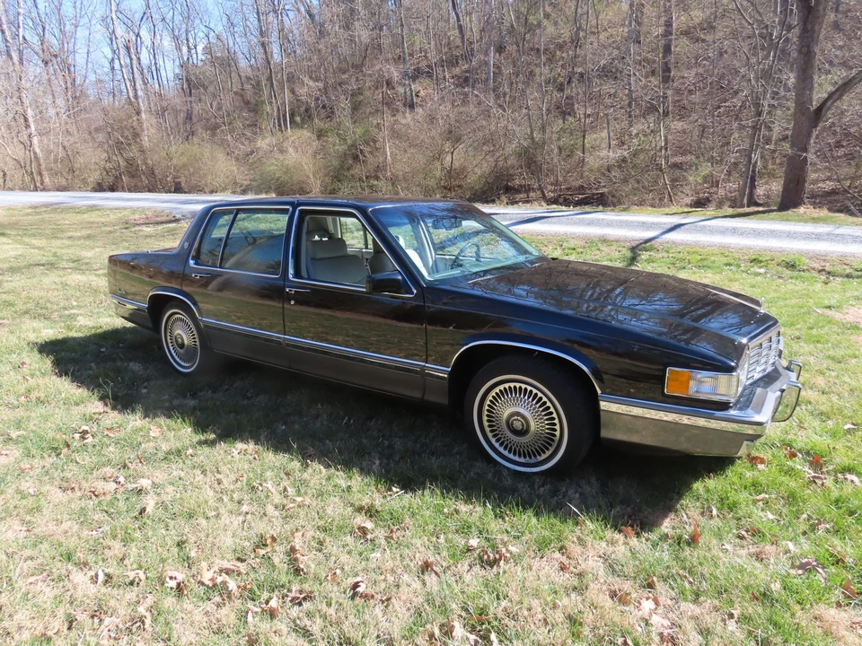 1992 Cadillac DeVille 7th Gen - Image 5 of 31