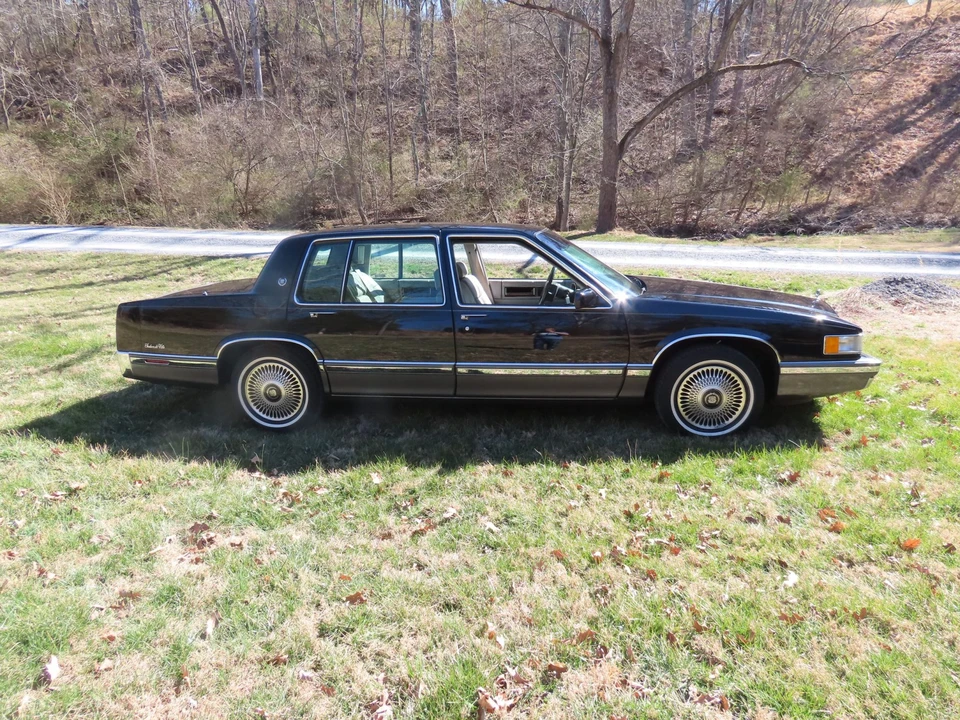 1992 Cadillac DeVille 7th Gen - Image 6 of 31
