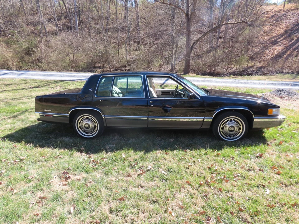 1992 Cadillac DeVille 7th Gen - Image 7 of 31