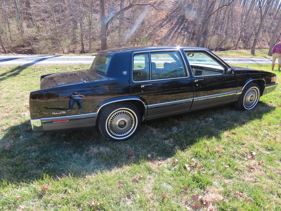 1992 Cadillac DeVille 7th Gen - Image 8 of 31