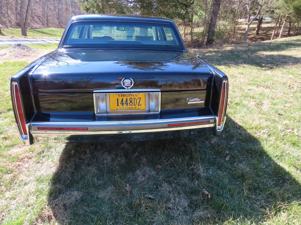 1992 Cadillac DeVille 7th Gen - Image 11 of 31