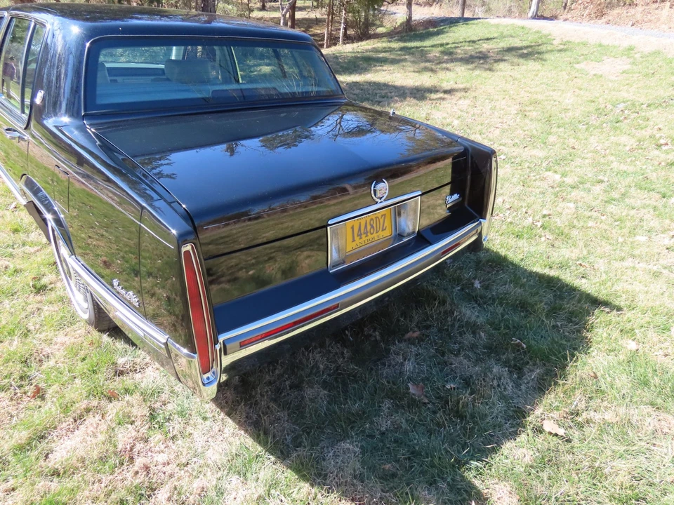 1992 Cadillac DeVille 7th Gen - Image 28 of 31