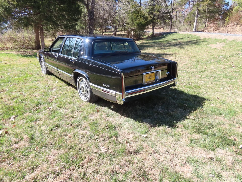 1992 Cadillac DeVille 7th Gen - Image 13 of 31