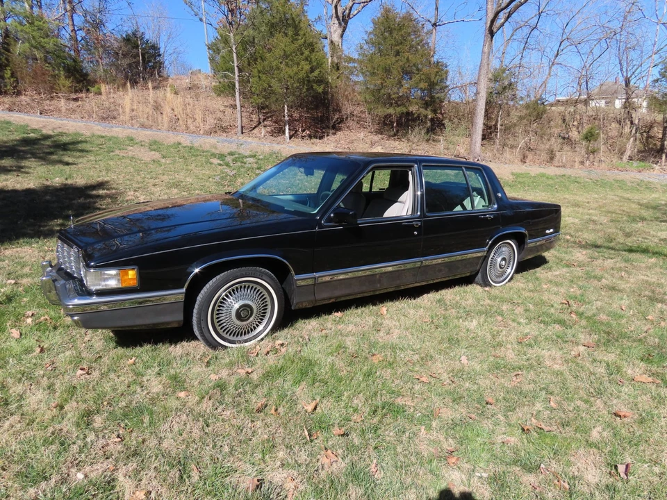 1992 Cadillac DeVille 7th Gen - Image 2 of 31
