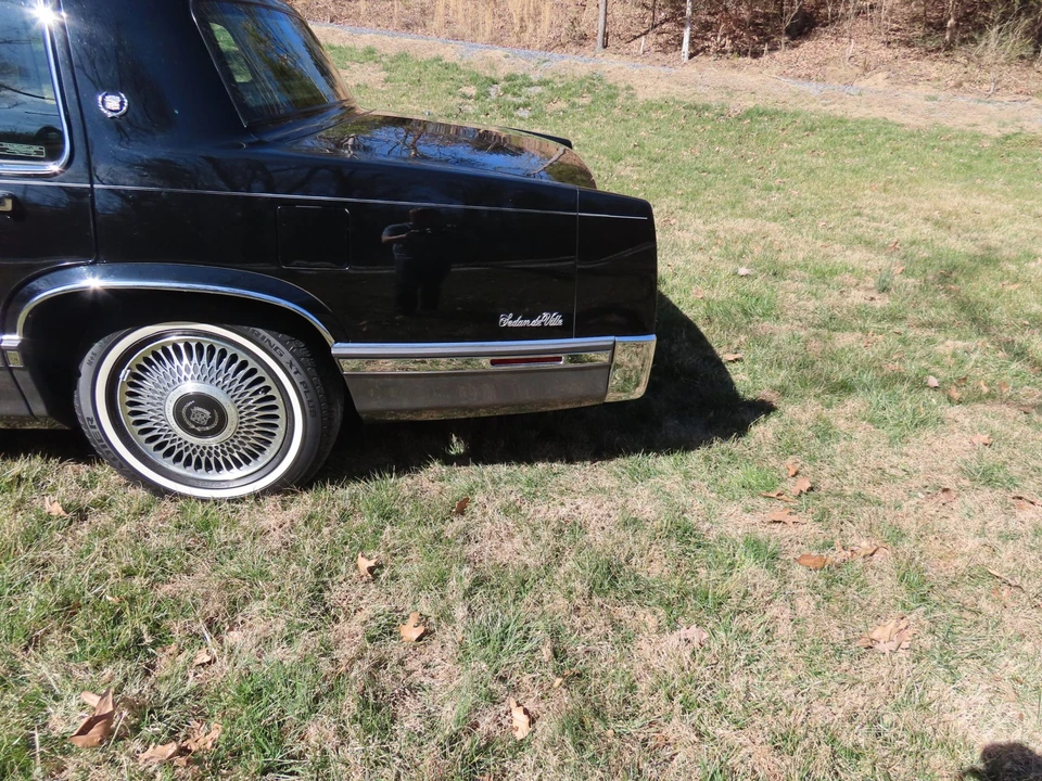 1992 Cadillac DeVille 7th Gen - Image 26 of 31