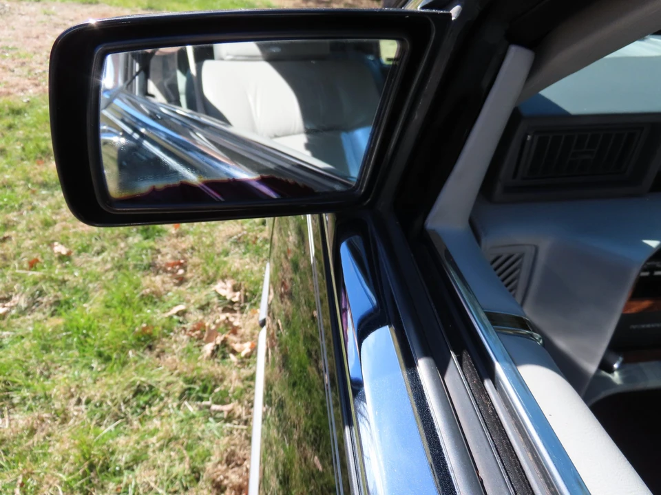 1992 Cadillac DeVille 7th Gen - Image 19 of 31