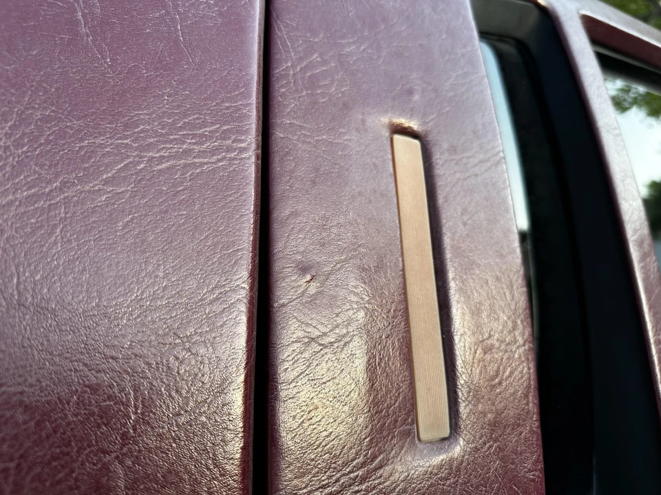 1992 Cadillac DeVille 7th Gen - Image 15 of 31