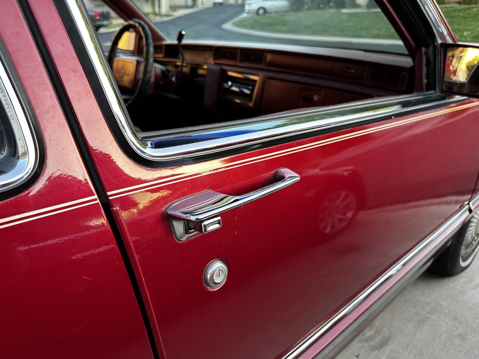 1992 Cadillac DeVille 7th Gen - Image 18 of 31