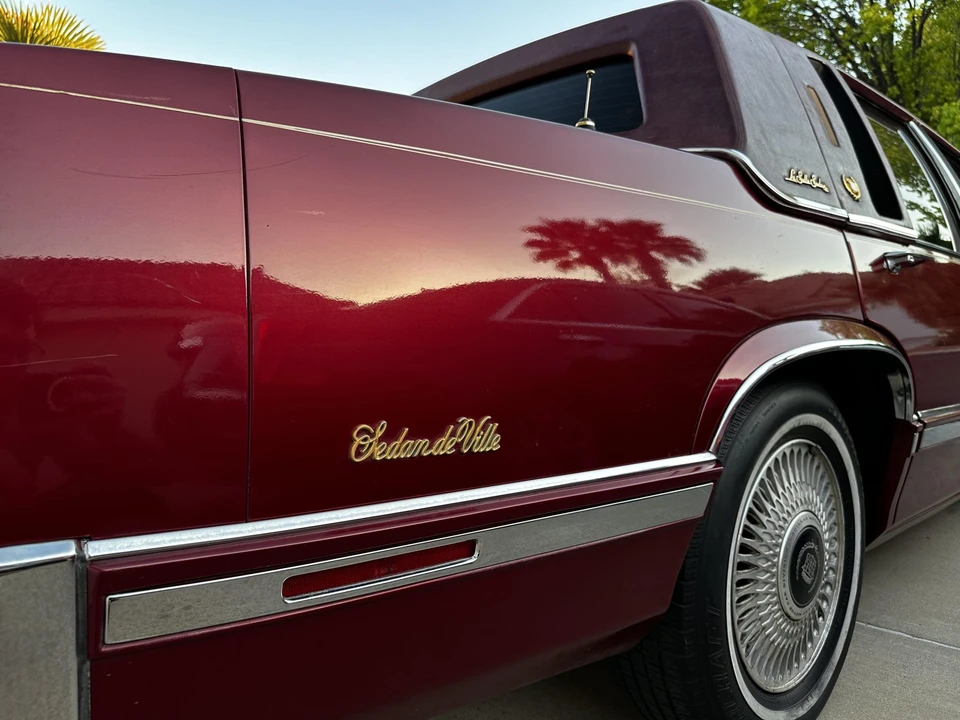 1992 Cadillac DeVille 7th Gen - Image 19 of 31