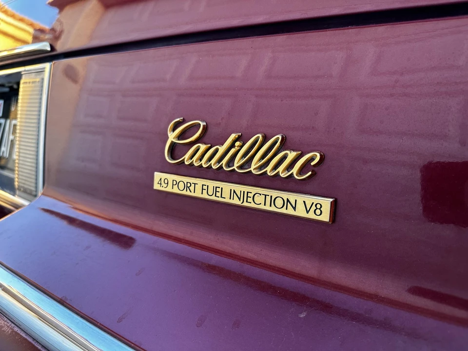 1992 Cadillac DeVille 7th Gen - Image 20 of 31
