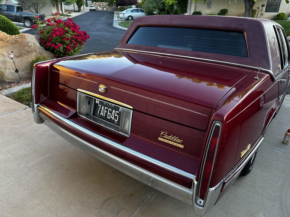1992 Cadillac DeVille 7th Gen - Image 21 of 31