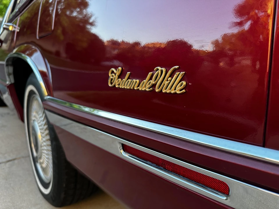 1992 Cadillac DeVille 7th Gen - Image 23 of 31