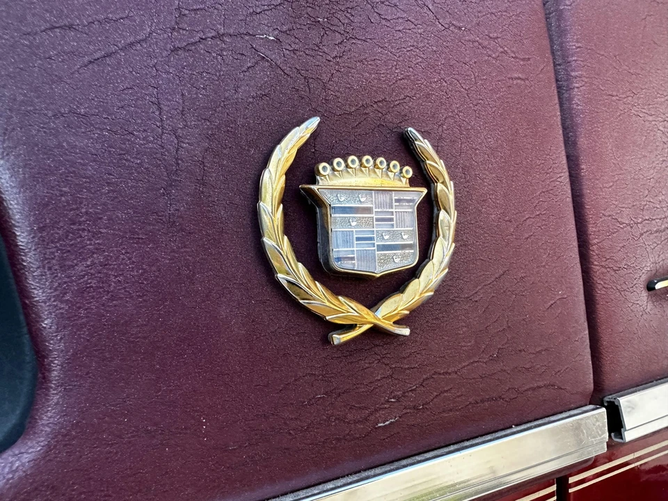 1992 Cadillac DeVille 7th Gen - Image 28 of 31