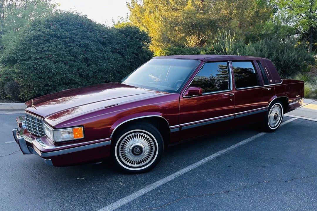 1992 Cadillac DeVille 6th Gen - Image 11 of 31