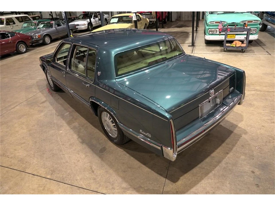 1992 Cadillac DeVille 6th Gen - Image 16 of 31