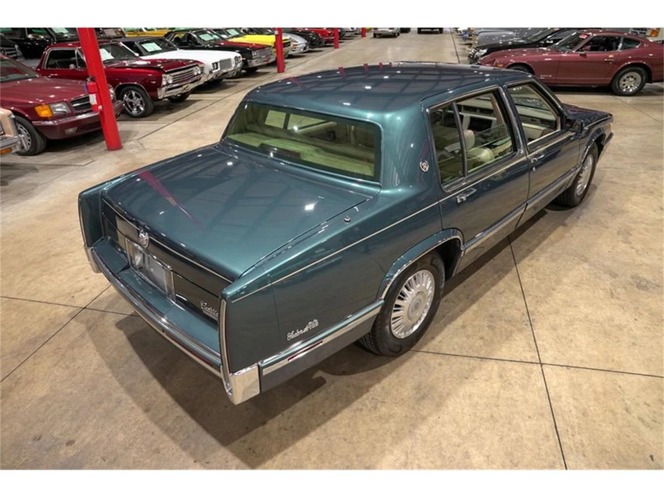 1992 Cadillac DeVille 6th Gen - Image 17 of 31