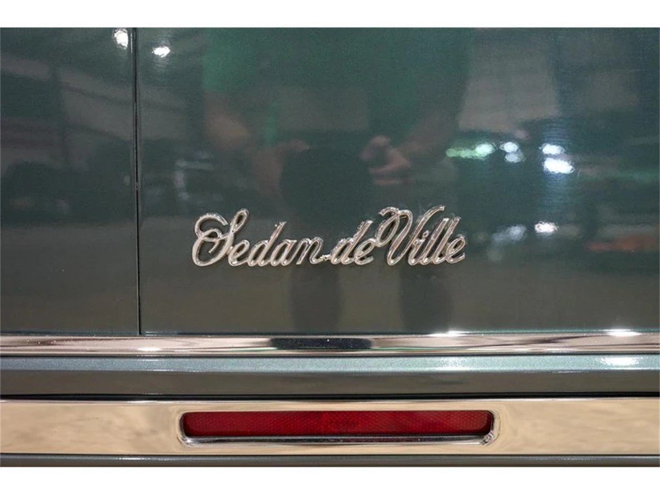1992 Cadillac DeVille 6th Gen - Image 27 of 31