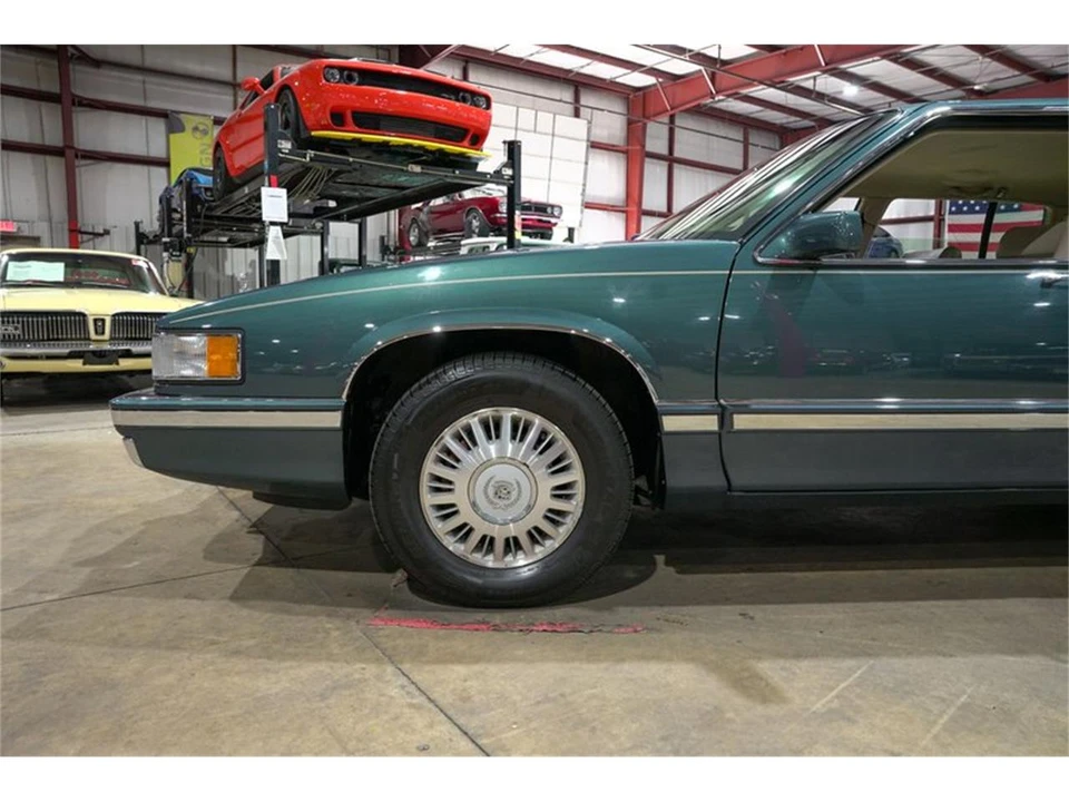 1992 Cadillac DeVille 6th Gen - Image 3 of 31