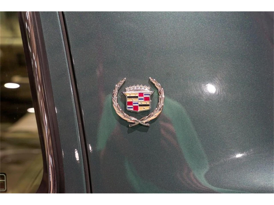 1992 Cadillac DeVille 6th Gen - Image 23 of 31