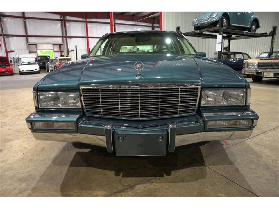 1992 Cadillac DeVille 6th Gen - Image 13 of 31
