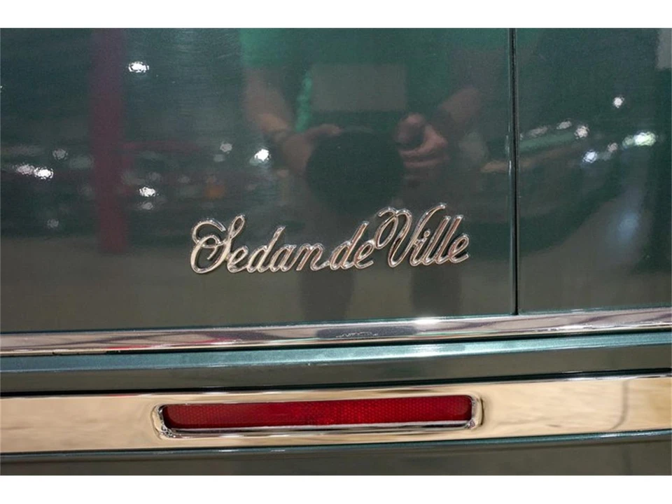 1992 Cadillac DeVille 6th Gen - Image 24 of 31