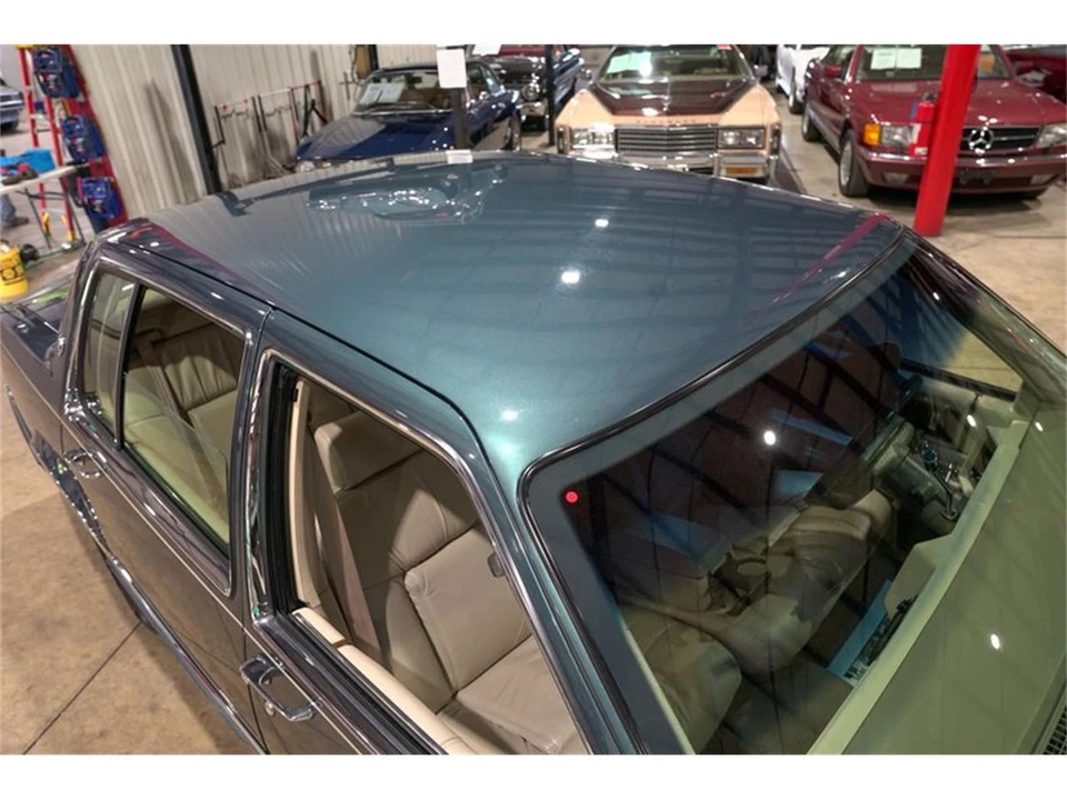 1992 Cadillac DeVille 6th Gen - Image 19 of 31