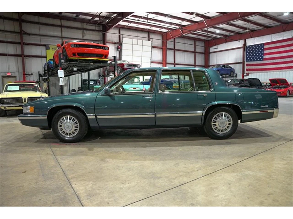 1992 Cadillac DeVille 6th Gen - Image 4 of 31