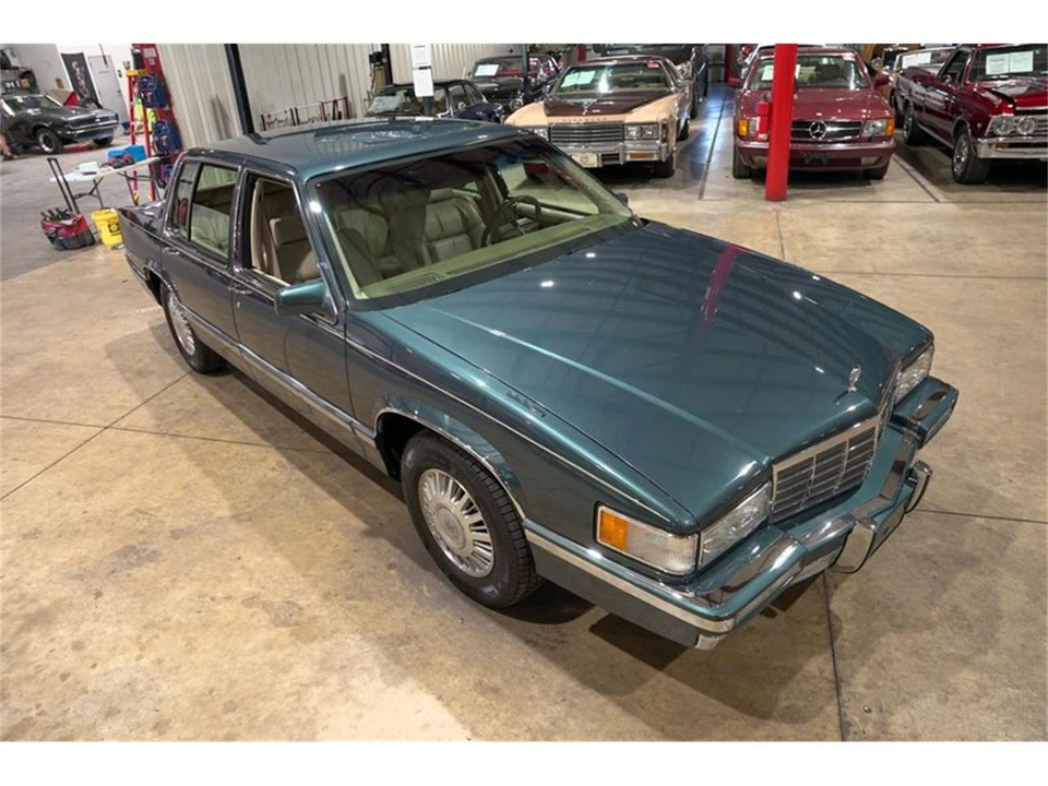 1992 Cadillac DeVille 6th Gen - Image 14 of 31
