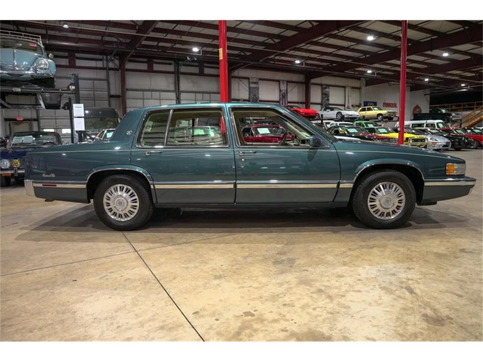 1992 Cadillac DeVille 6th Gen - Image 10 of 31