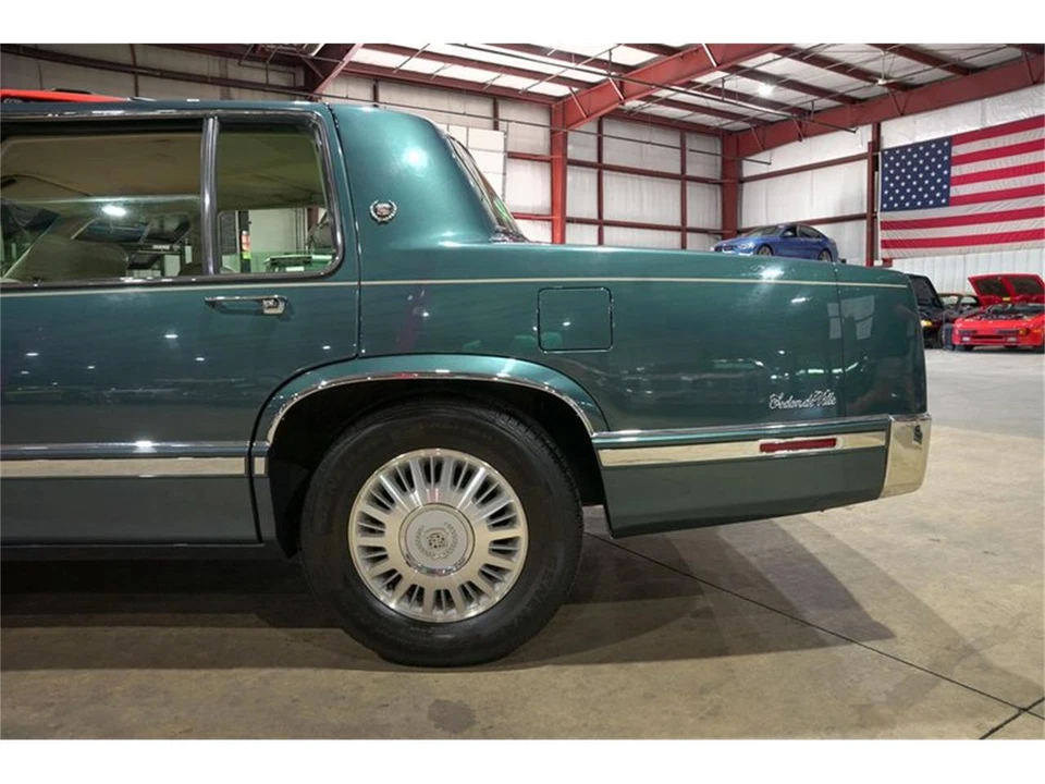 1992 Cadillac DeVille 6th Gen - Image 5 of 31