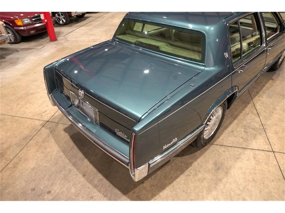 1992 Cadillac DeVille 6th Gen - Image 20 of 31
