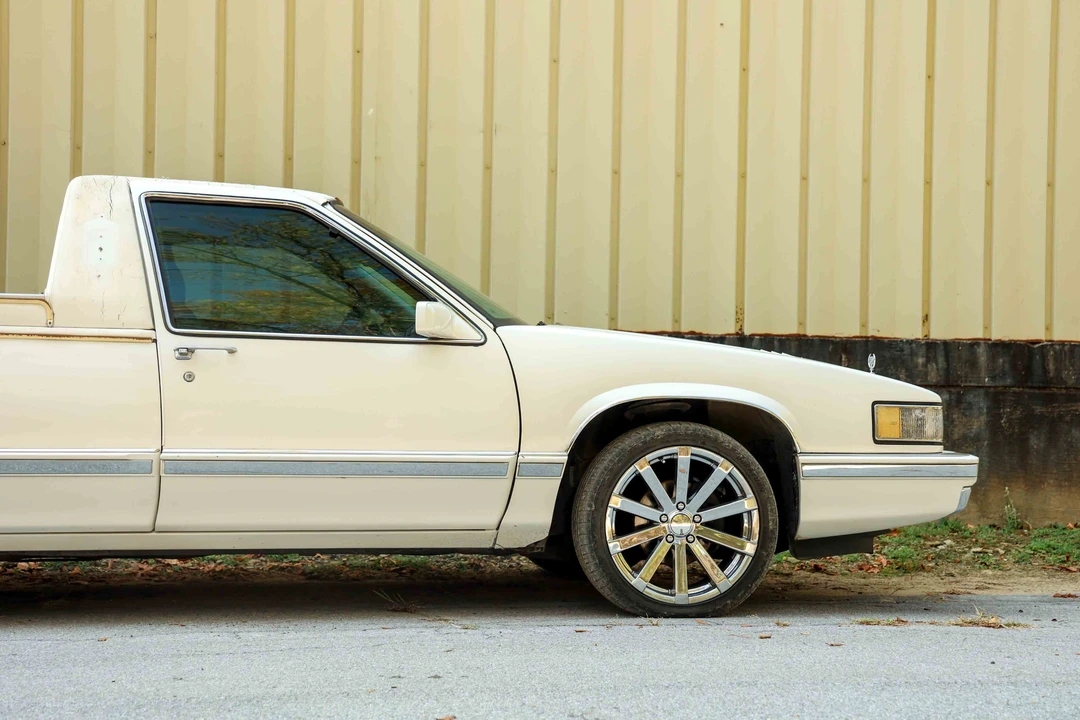1992 Cadillac DeVille 6th Gen - Image 4 of 31