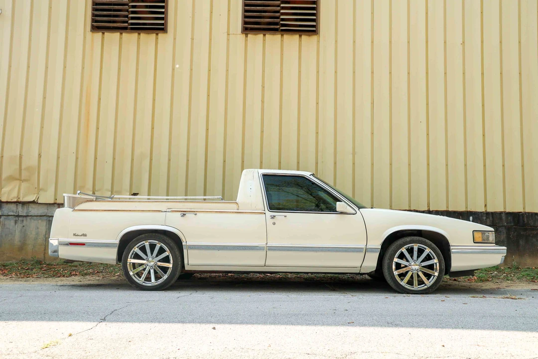 1992 Cadillac DeVille 6th Gen - Image 2 of 31