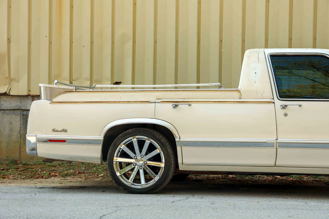 1992 Cadillac DeVille 6th Gen - Image 3 of 31