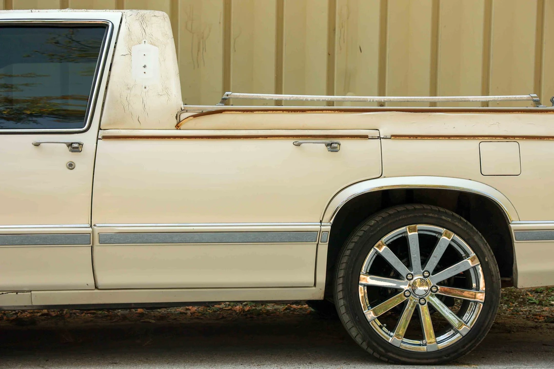 1992 Cadillac DeVille 6th Gen - Image 17 of 31