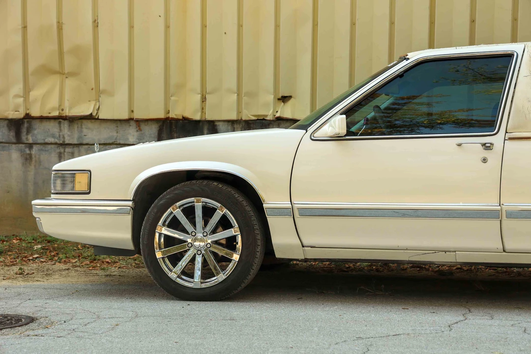 1992 Cadillac DeVille 6th Gen - Image 14 of 31