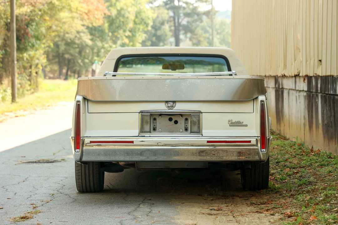 1992 Cadillac DeVille 6th Gen - Image 21 of 31