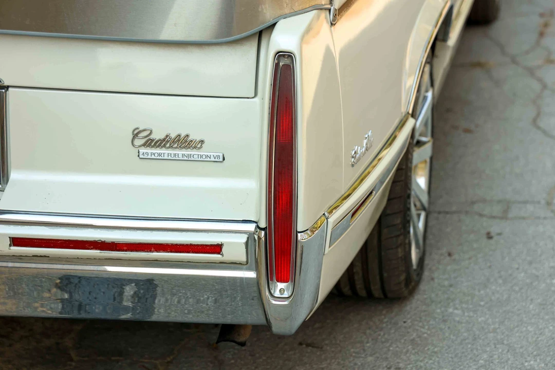 1992 Cadillac DeVille 6th Gen - Image 30 of 31