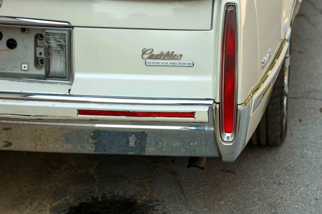1992 Cadillac DeVille 6th Gen - Image 29 of 31