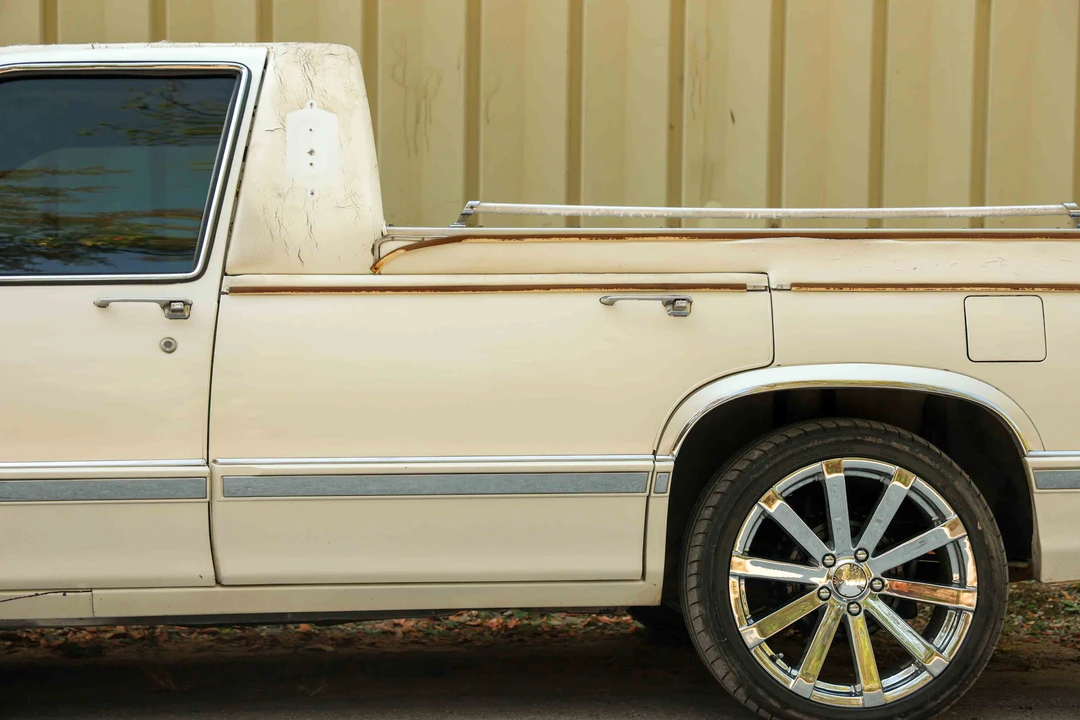 1992 Cadillac DeVille 6th Gen - Image 18 of 31