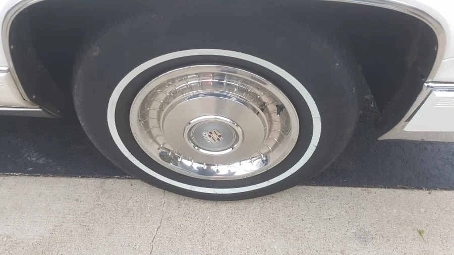 1992 Cadillac DeVille 6th Gen - Image 4 of 10