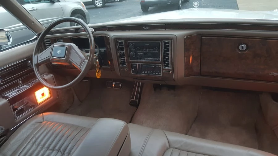 1992 Cadillac DeVille 6th Gen - Image 7 of 10