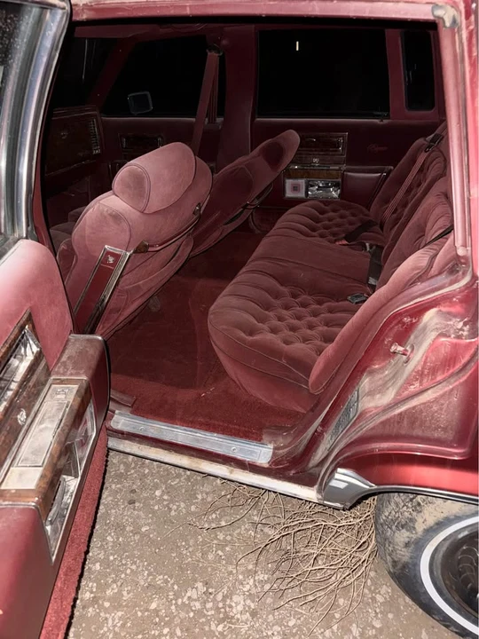 1992 Cadillac Brougham - Image 4 of 8