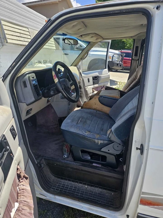 1992 Chevrolet Astro - Image 7 of 13