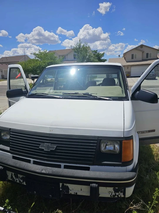 1992 Chevrolet Astro - Image 3 of 13
