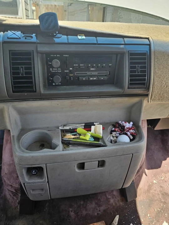 1992 Chevrolet Astro - Image 10 of 13