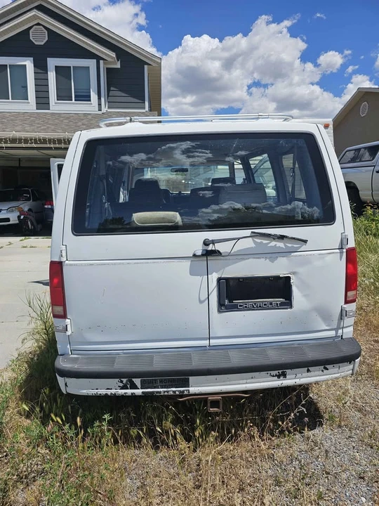 1992 Chevrolet Astro - Image 4 of 13