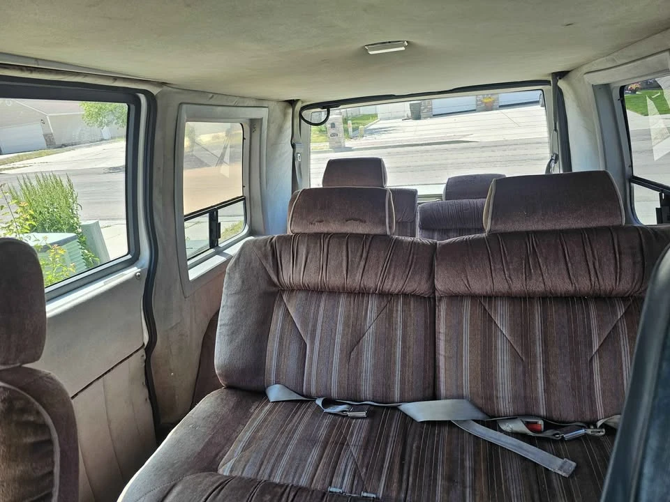 1992 Chevrolet Astro - Image 12 of 13