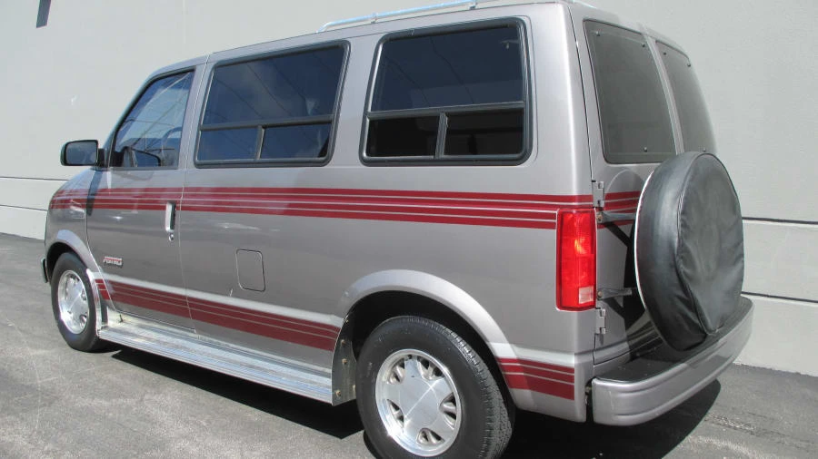 1992 Chevrolet Astro - Image 3 of 20