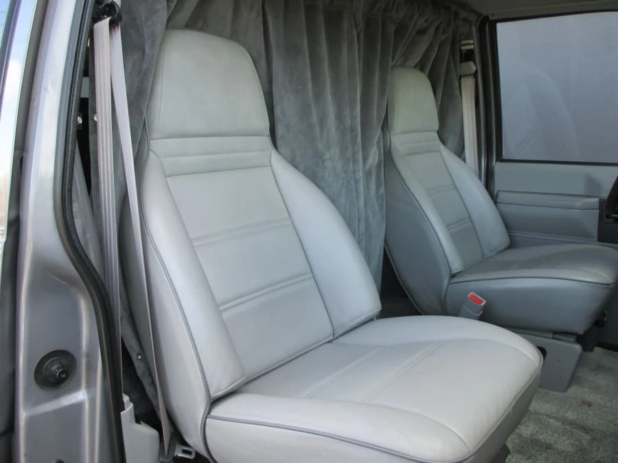 1992 Chevrolet Astro - Image 8 of 20